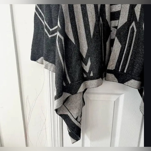 Twelfth Street by Cynthia Vincent Wool Cashmere Blend Wrap Sweater Poncho OS - Picture 4 of 5